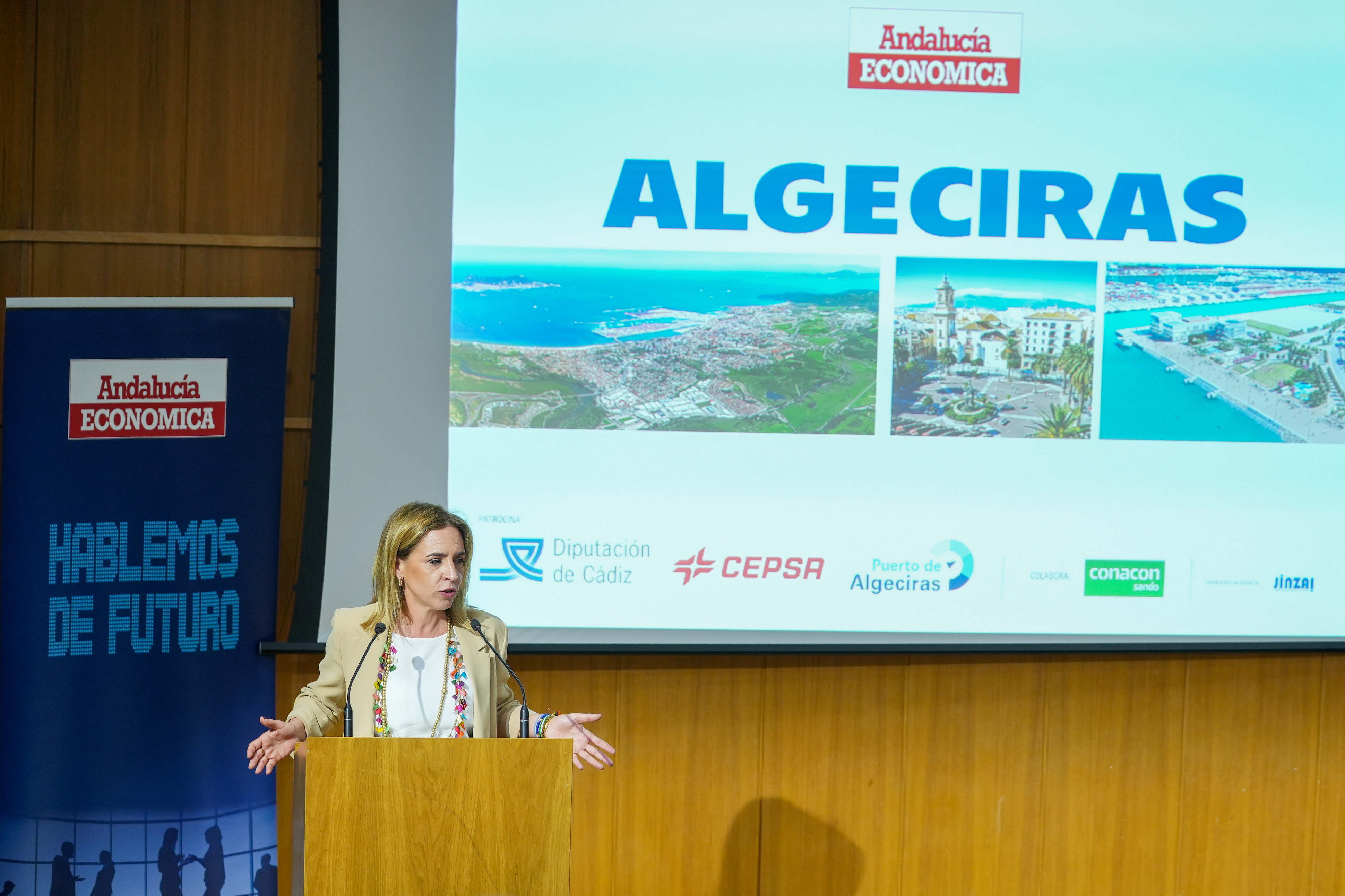 Almudena Martínez en la presentación de la revista Andalucía Económica dedicada a Algeciras (1)